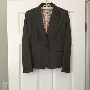Tahari Arthur S. Levine Jacket and Pant Suit Set